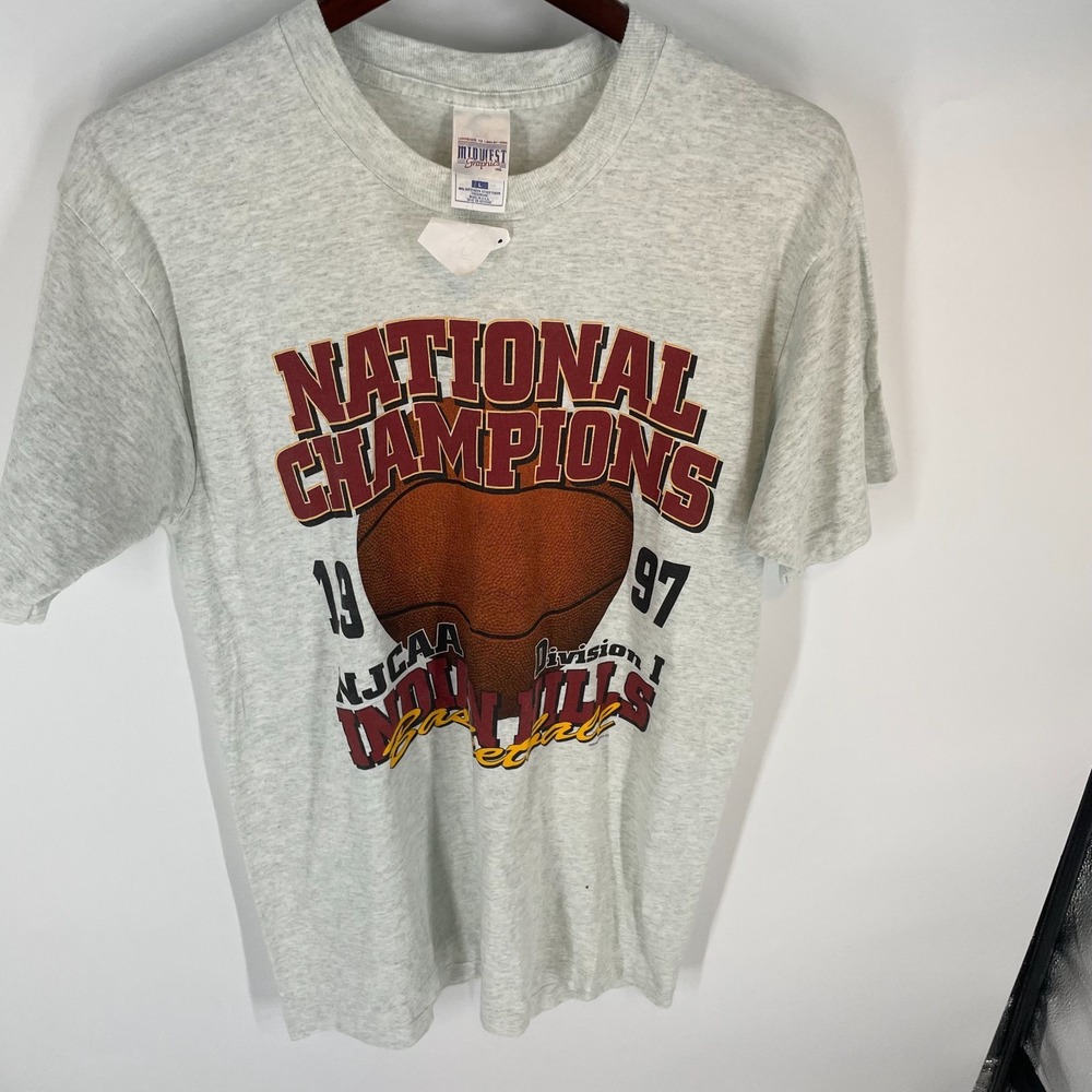 Vintage 1997 Midwest Graphics NJCAA Div 1 Basketball Champions T-Shirt Gray L